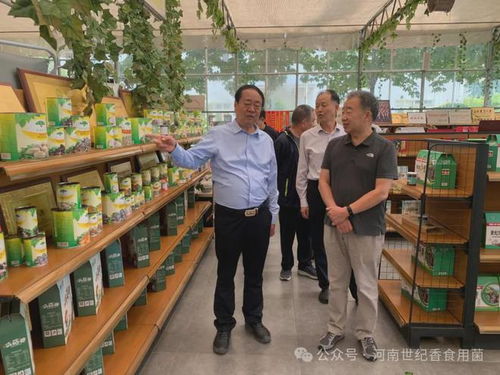 許昌市老促會向李彥增頒發老區工作先進個人榮譽證書